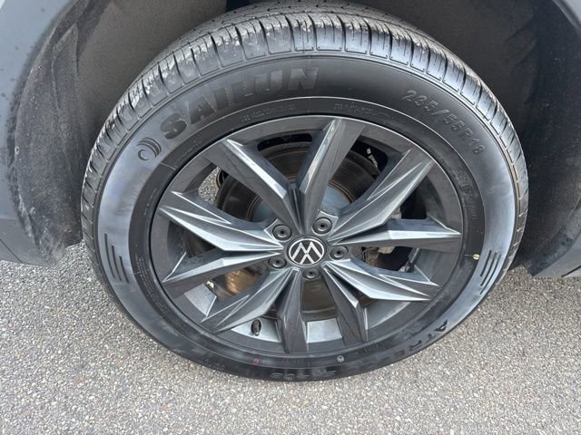 Used 2024 Volkswagen Tiguan SE AWD/4WD image 12