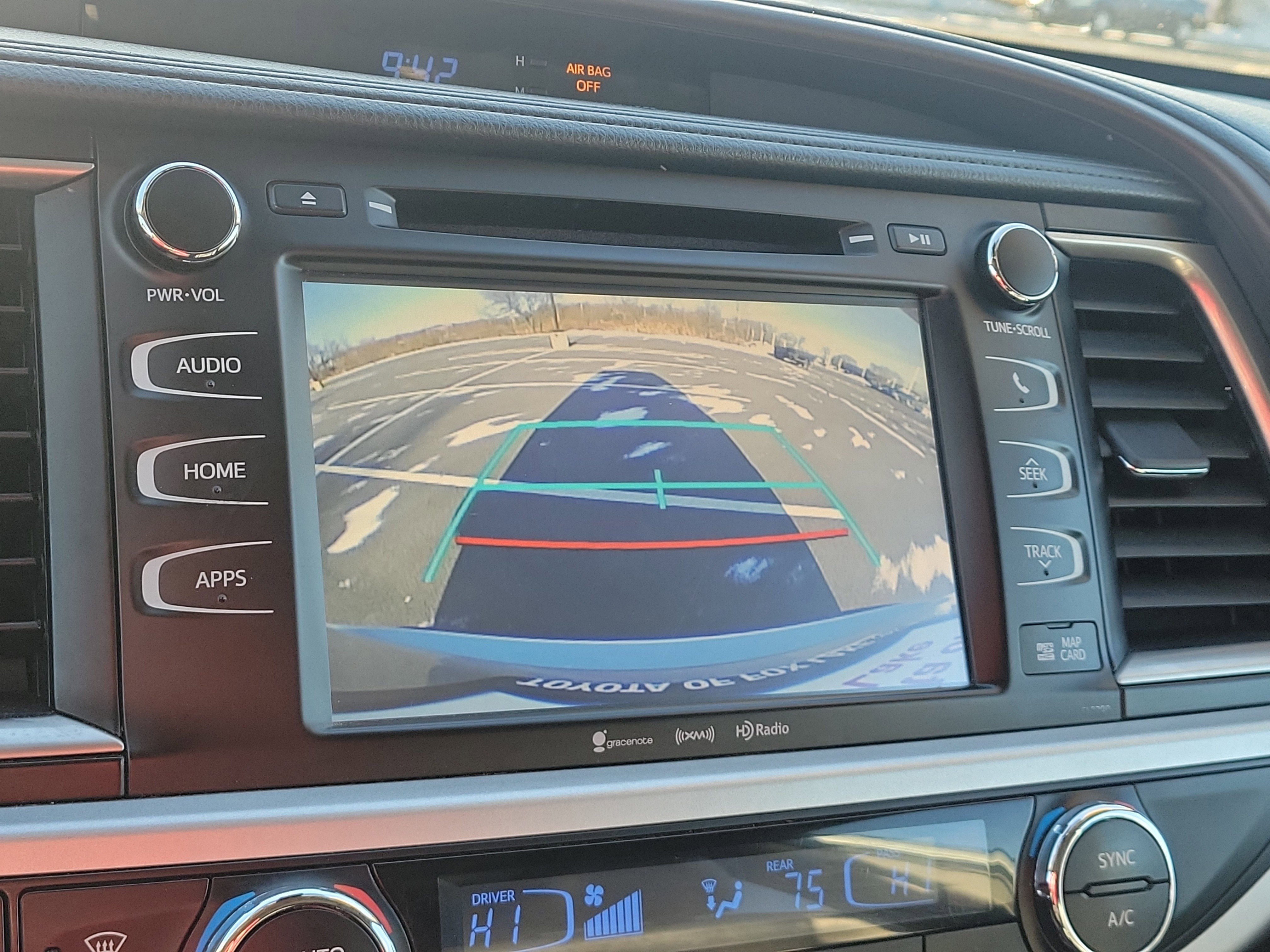 Used 2019 Toyota Highlander XLE image 27