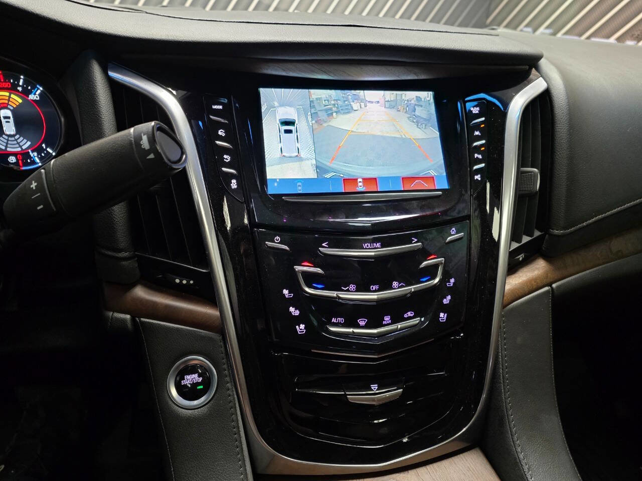 Used 2018 Cadillac Escalade ESV Luxury AWD/4WD image 26