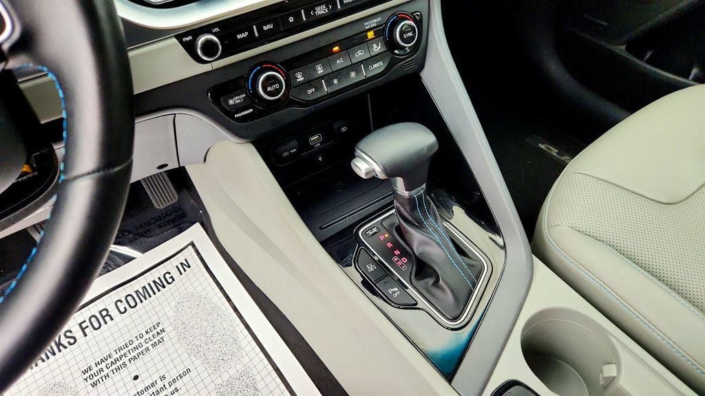 Used 2022 Kia Niro EX Premium FWD image 17