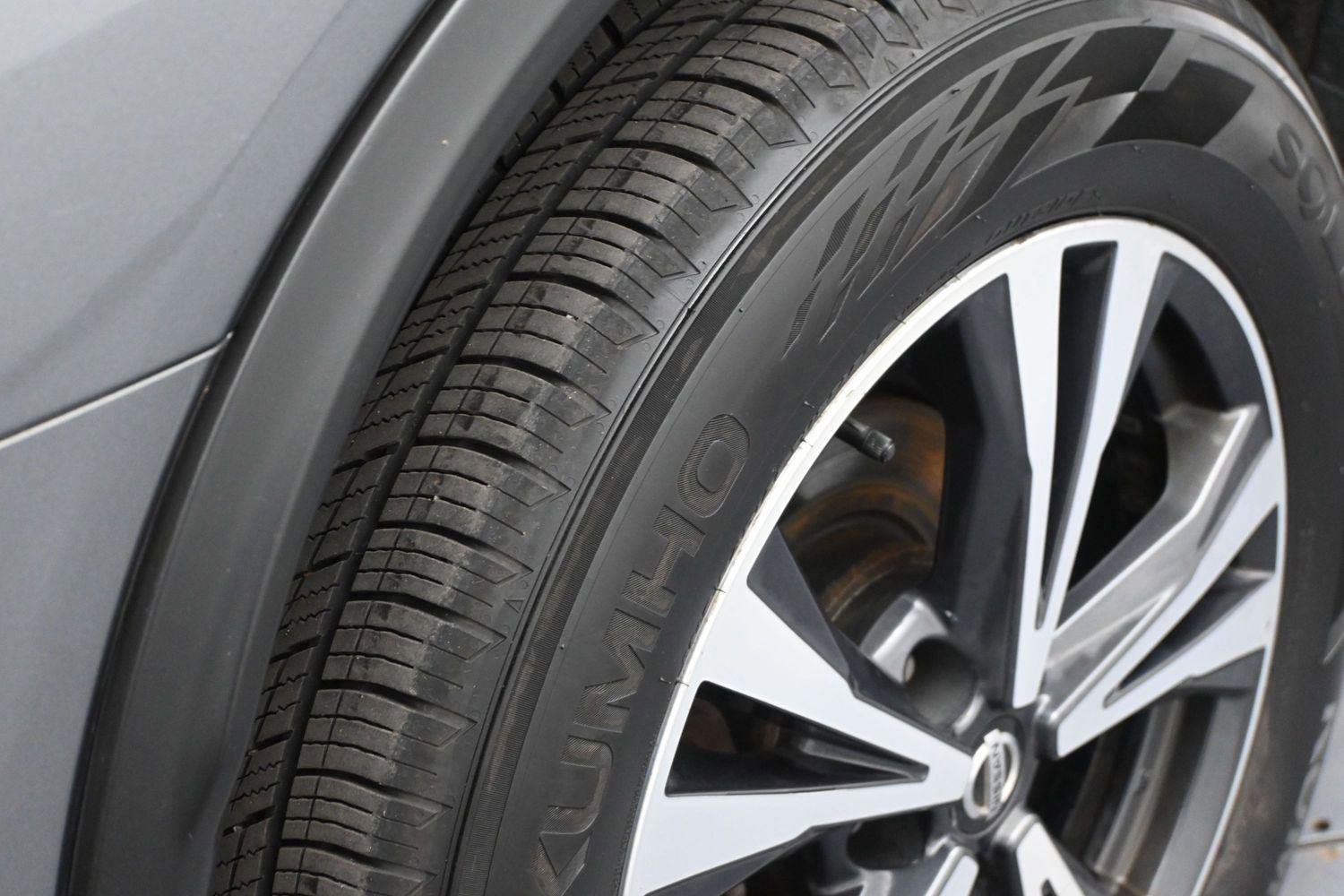 Used 2019 Nissan Rogue SV w/ Premium Package AWD/4WD image 11