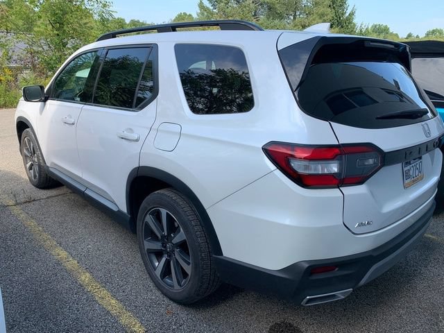 Used 2023 Honda Pilot Touring image 2