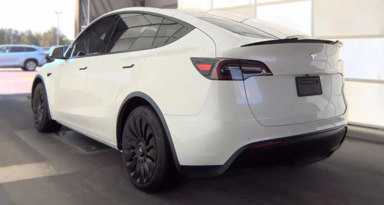 Used 2021 Tesla Model Y Long Range AWD/4WD image 4
