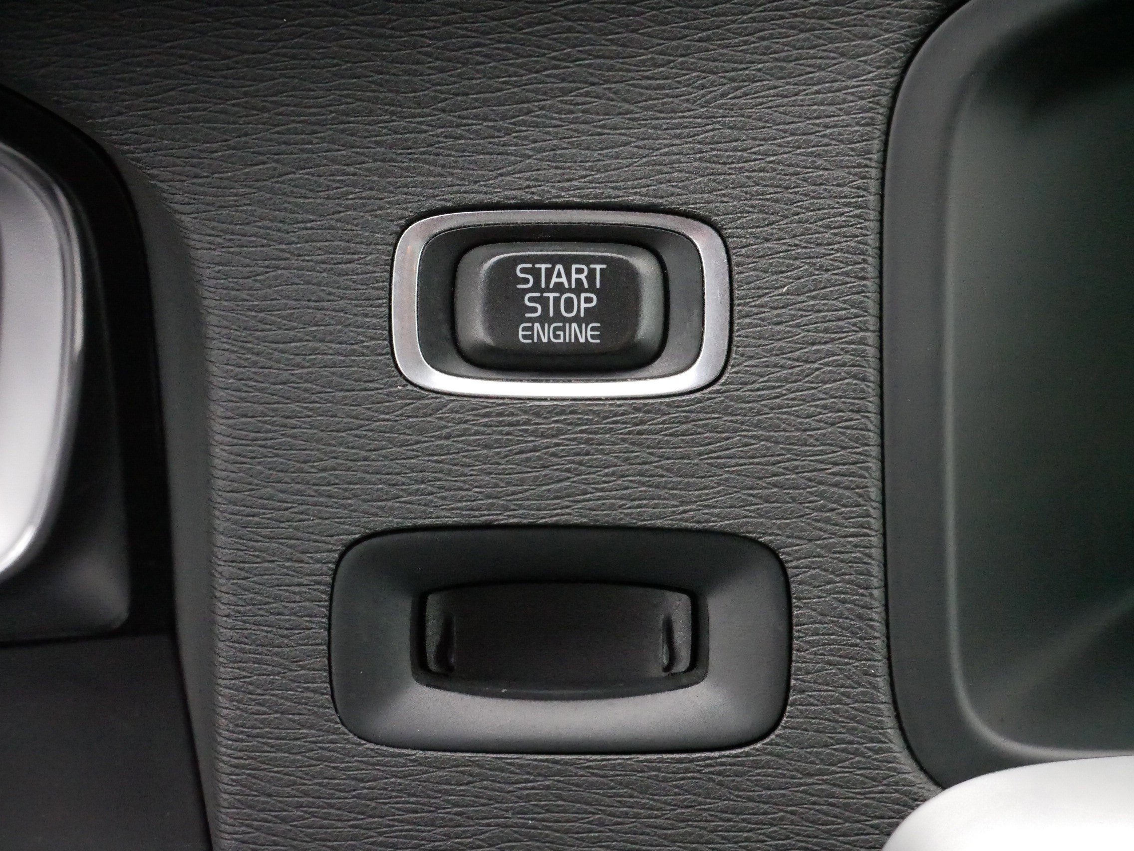 Used 2018 Volvo V60 T5 Cross Country w/ Convenience Package image 29