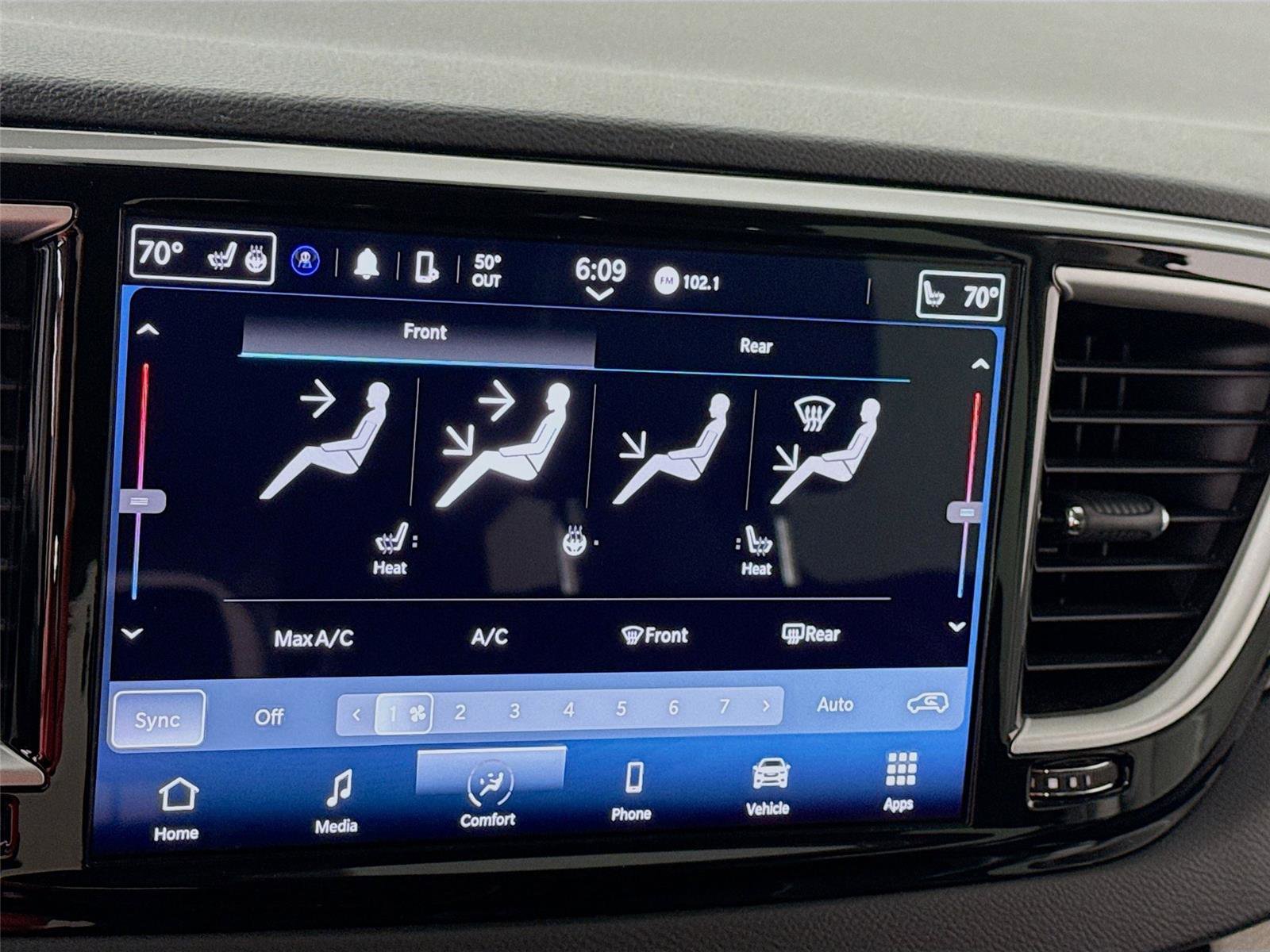 Used 2023 Chrysler Pacifica Touring-L image 13