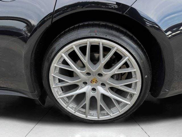 Used 2017 Porsche Panamera 4 AWD/4WD image 63