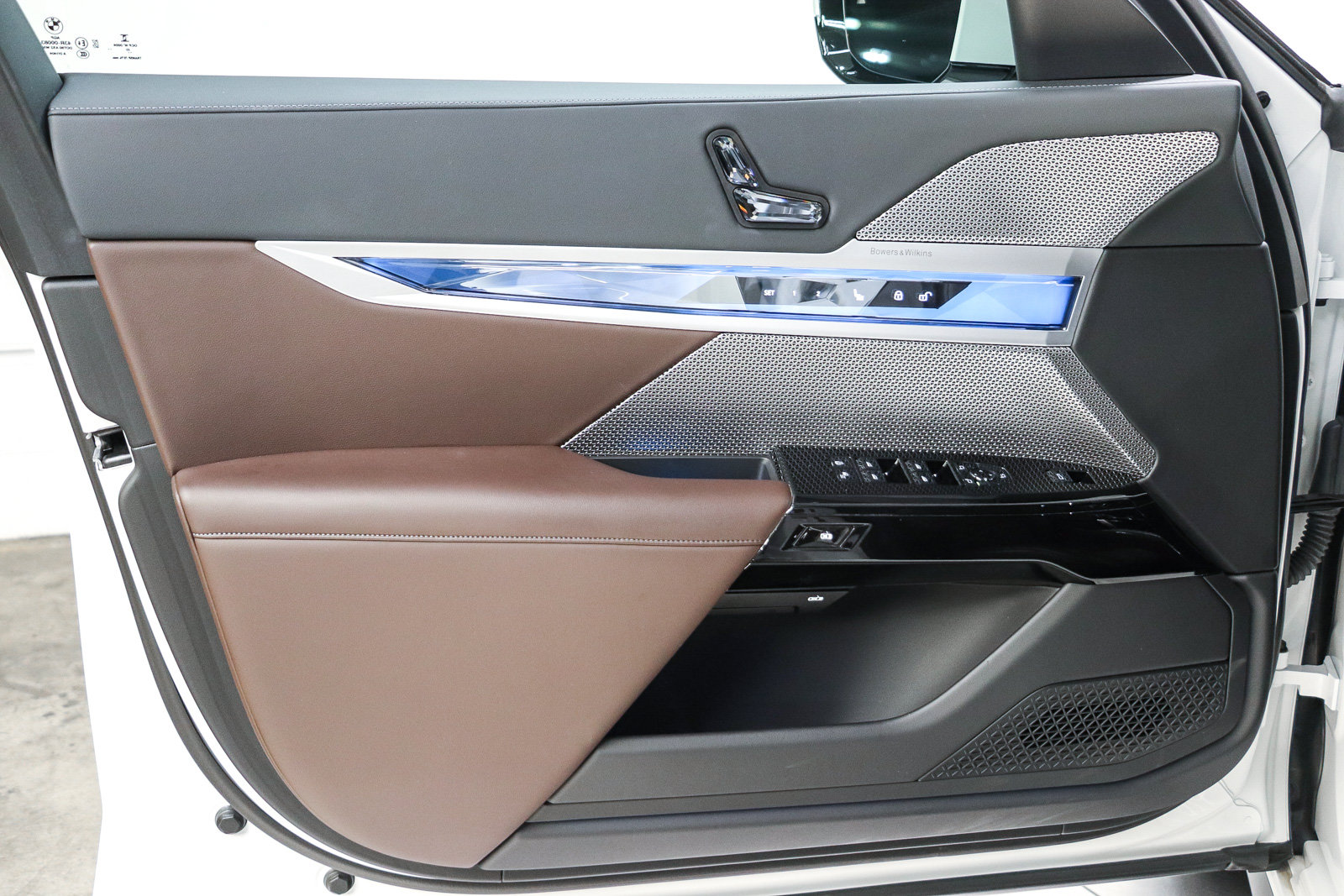 Certified 2023 BMW 740i RWD image 21