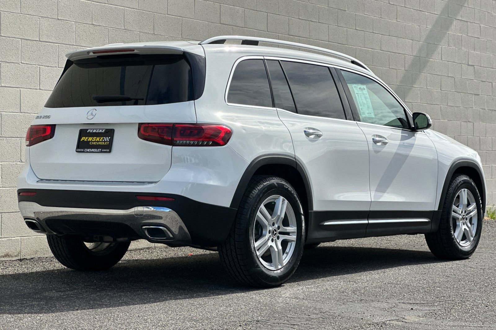 Used 2022 Mercedes-Benz GLB 250 image 4