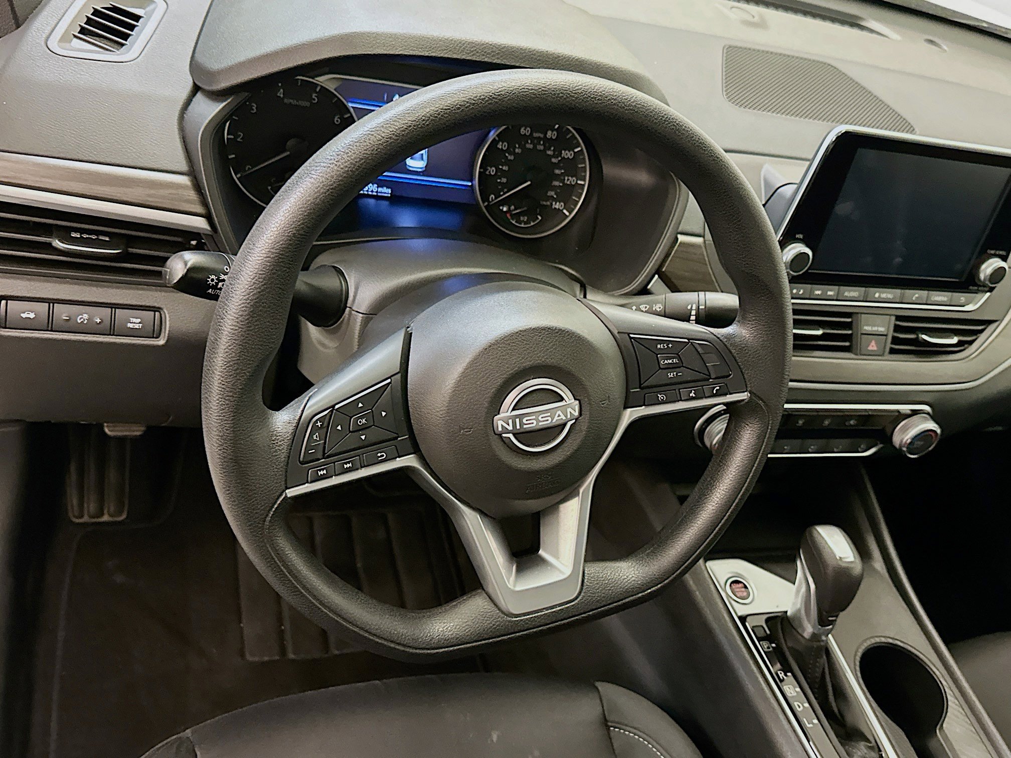 Used 2025 Nissan Altima 2.5 SV image 18