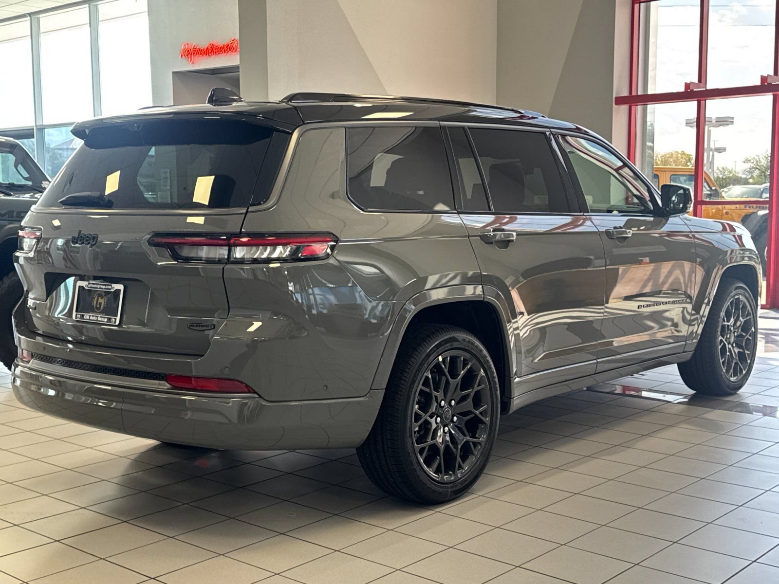 New 2027 Jeep Grand Cherokee L Summit w/ Obsidian Package AWD/4WD image 4