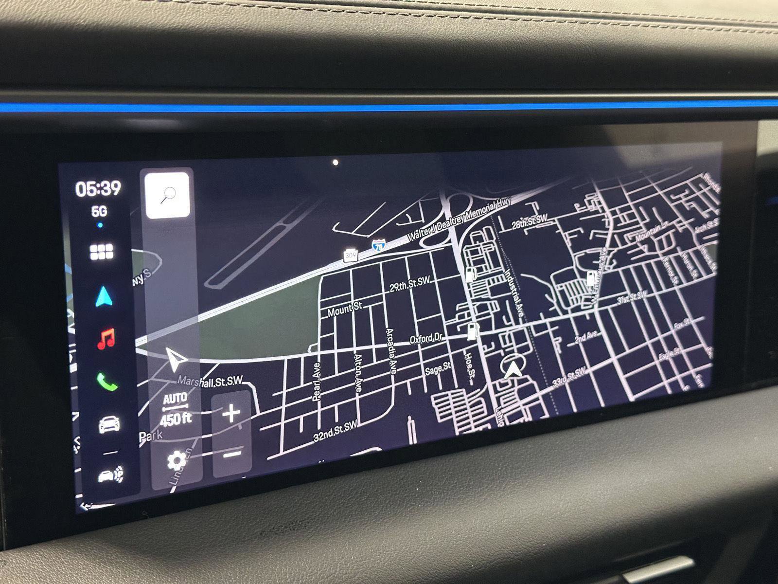 New 2025 Porsche Macan 4S Electric AWD/4WD image 30