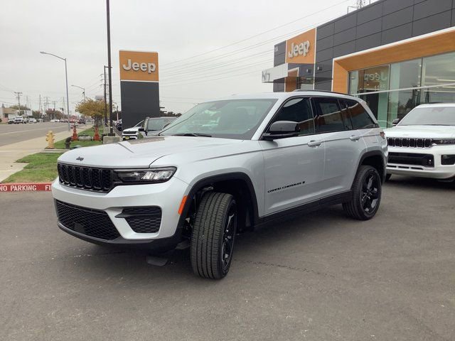 New 2025 Jeep Grand Cherokee Altitude image 5