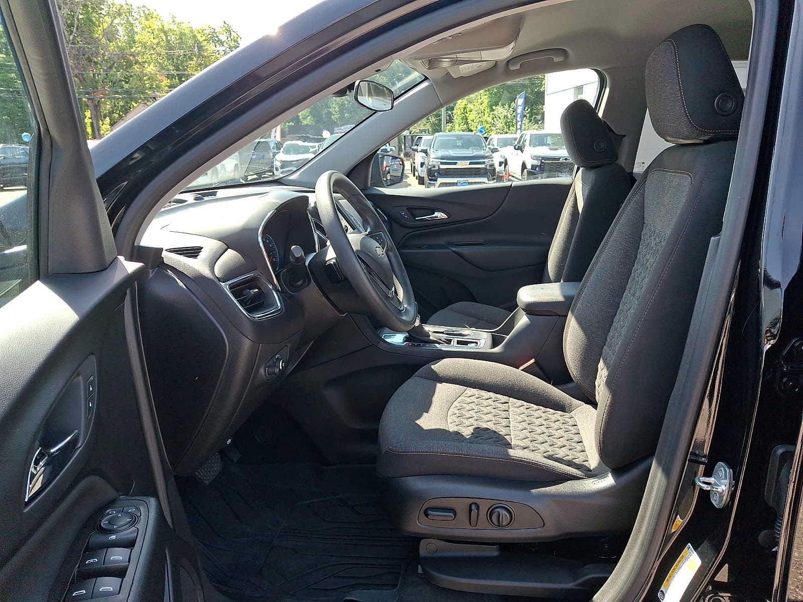 Used 2023 Chevrolet Equinox LT w/ LPO, Floor Liner Package FWD image 13