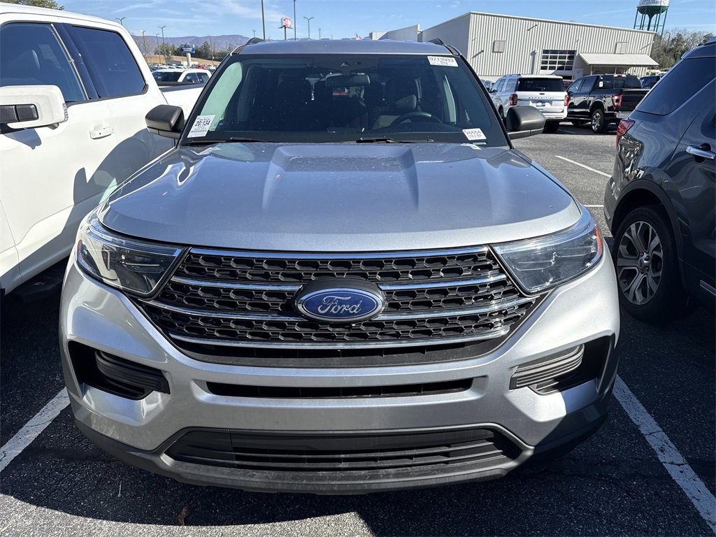 Used 2022 Ford Explorer XLT image 2