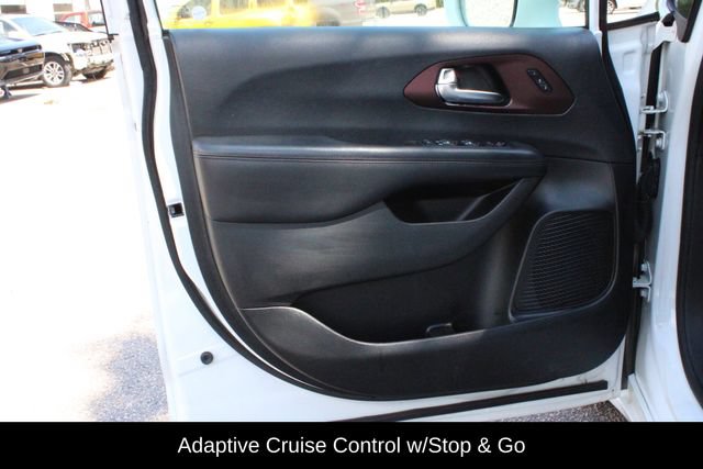 Used 2020 Chrysler Pacifica Limited FWD image 16