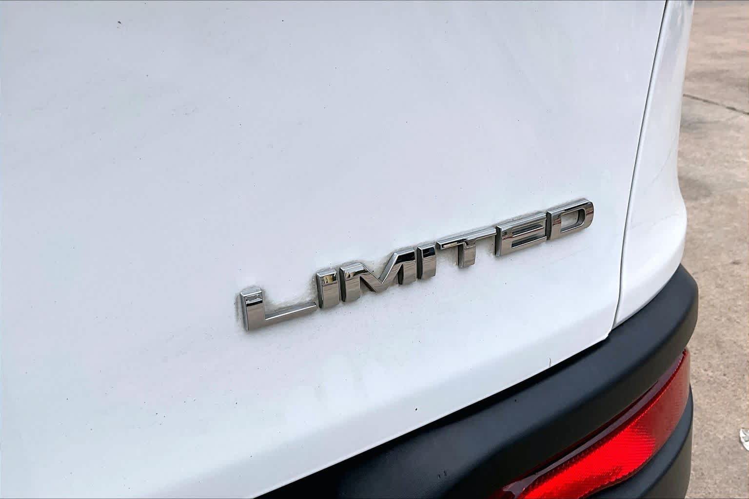 Used 2015 Jeep Cherokee Limited FWD image 10