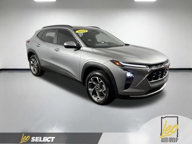 Used 2024 Chevrolet Trax LT w/ Driver Confidence Package FWD image 4