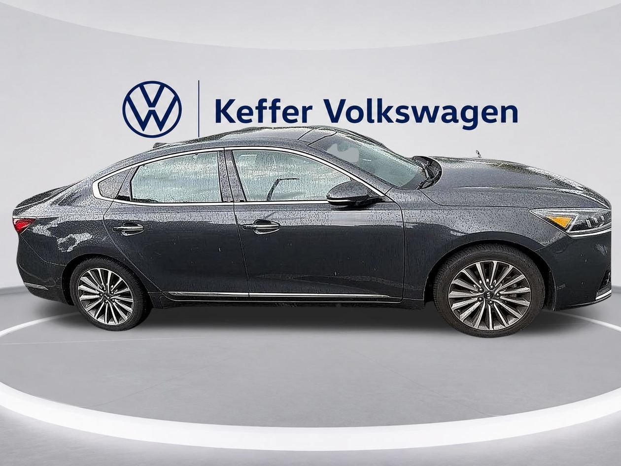 Used 2017 Kia Cadenza Technology FWD image 4