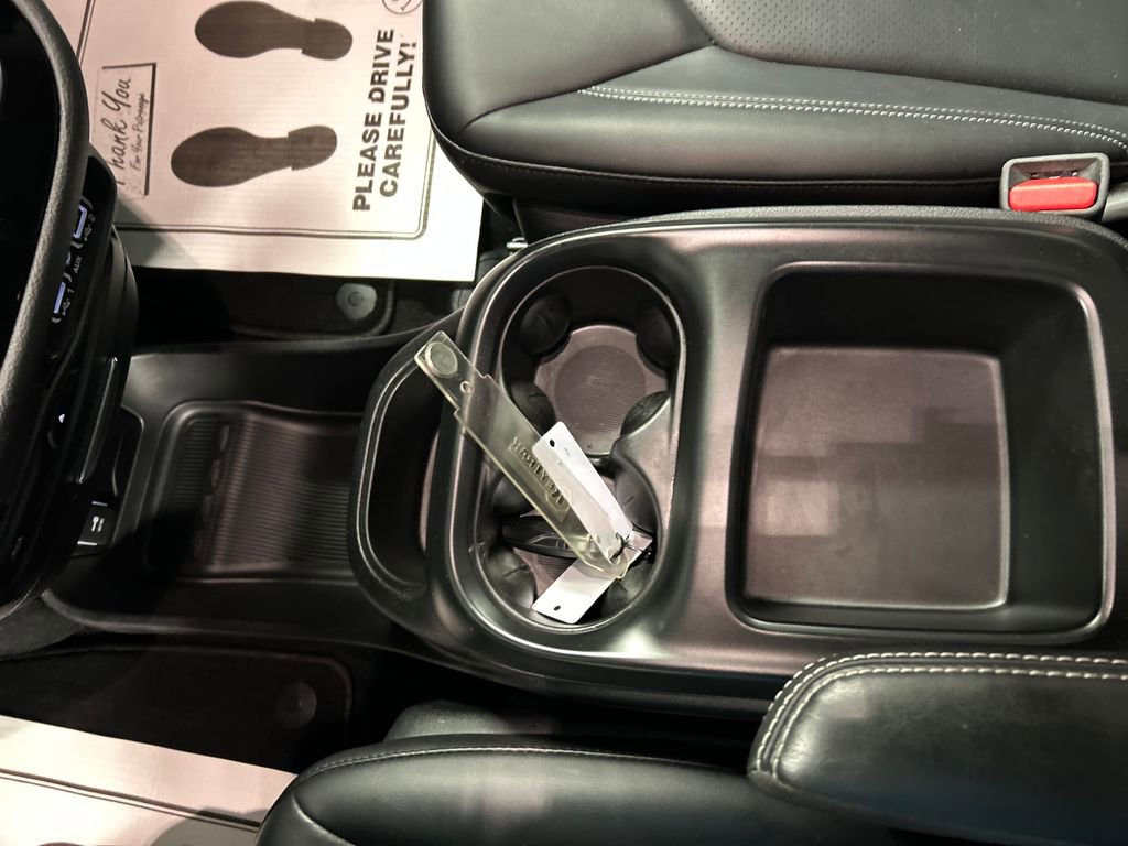 Used 2025 Chrysler Pacifica Select w/ Uconnect Theater Family Group image 21