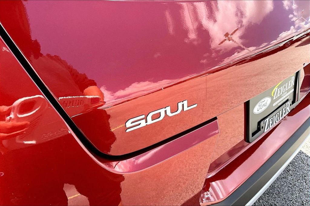 Used 2025 Kia Soul LX image 8