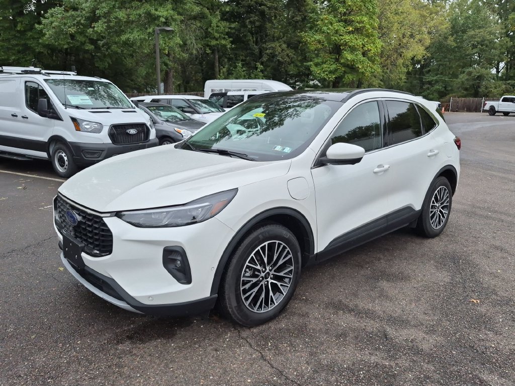 Certified 2023 Ford Escape SE w/ PHEV Premium Package FWD image 2