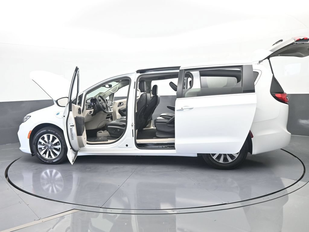 Used 2023 Chrysler Pacifica Touring-L FWD image 74