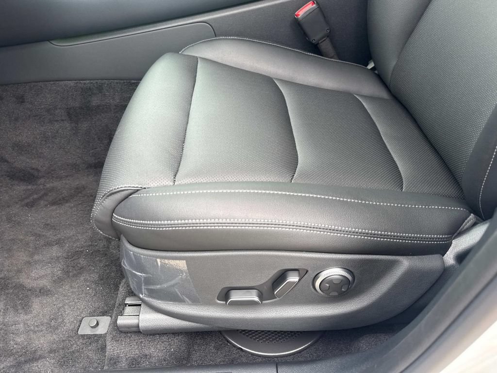 New 2026 Genesis GV70 2.5T AWD/4WD image 18