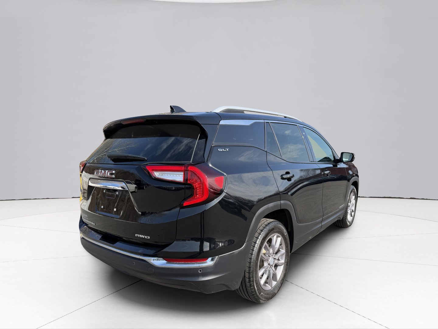 Used 2024 GMC Terrain SLT w/ Infotainment Package II AWD/4WD image 17