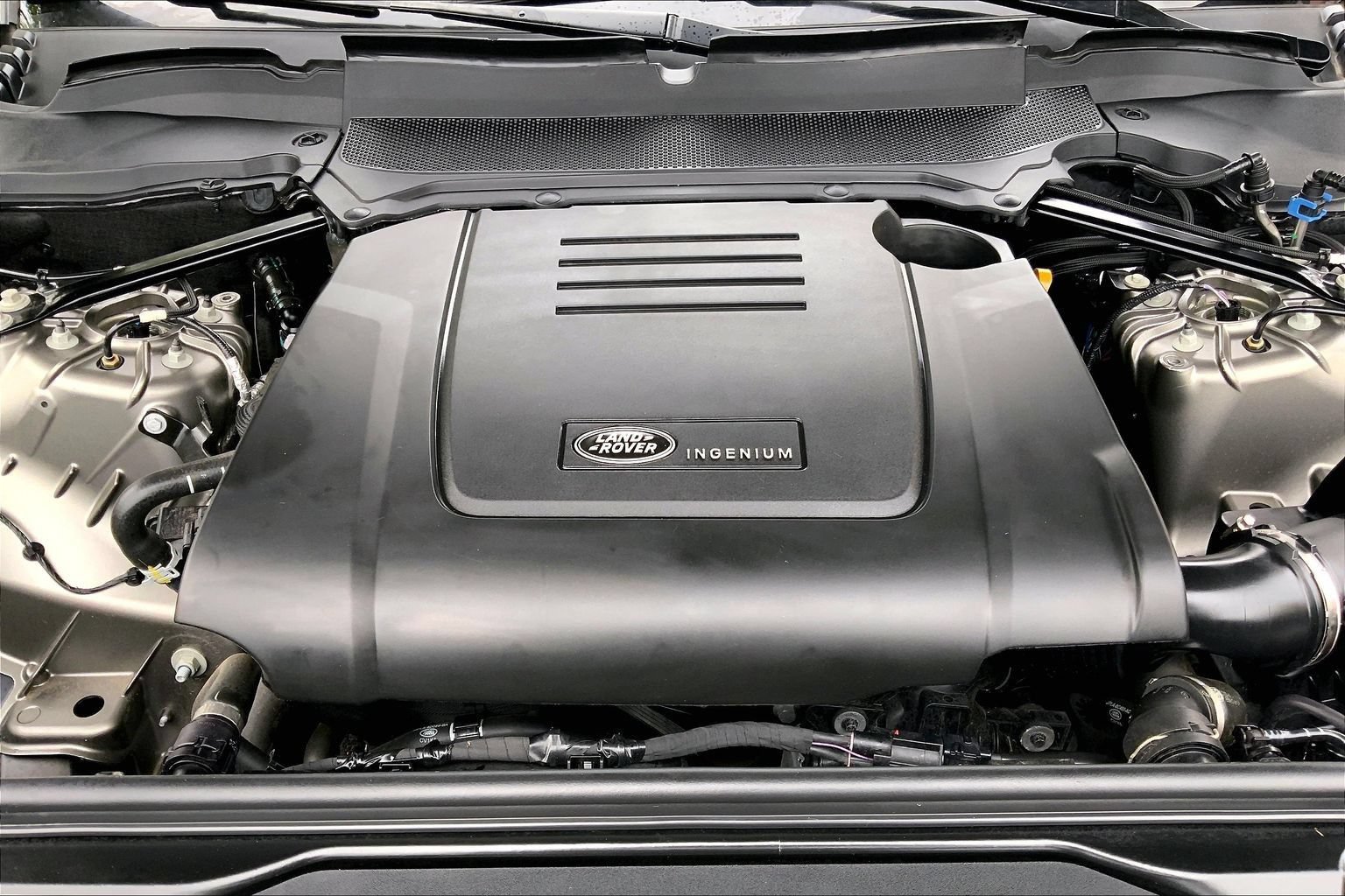 Certified 2025 Land Rover Discovery Dynamic SE AWD/4WD image 29