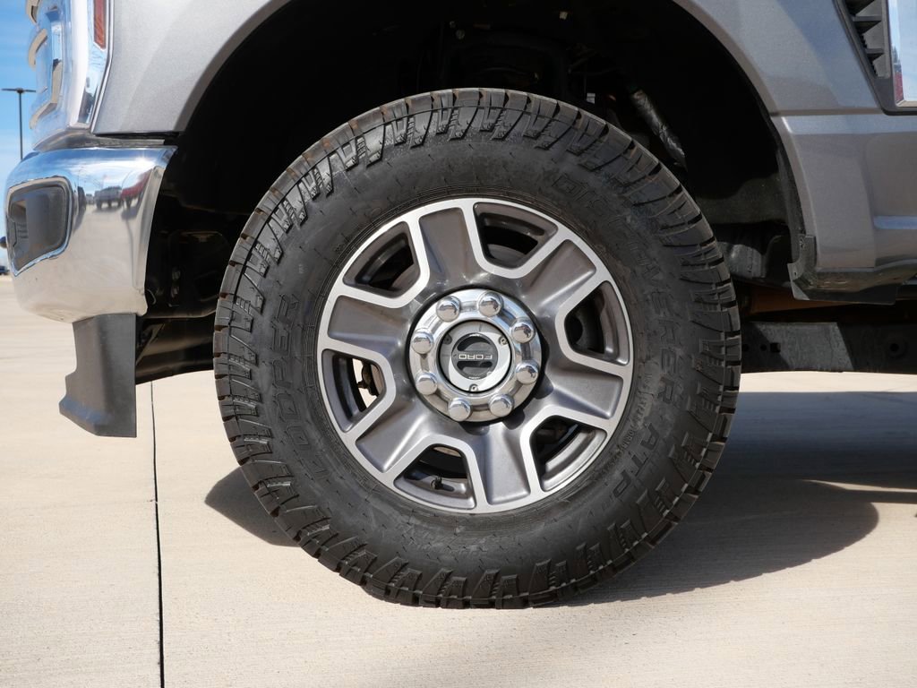 Used 2025 Ford F250 Lariat w/ FX4 Off-Road Package AWD/4WD image 11