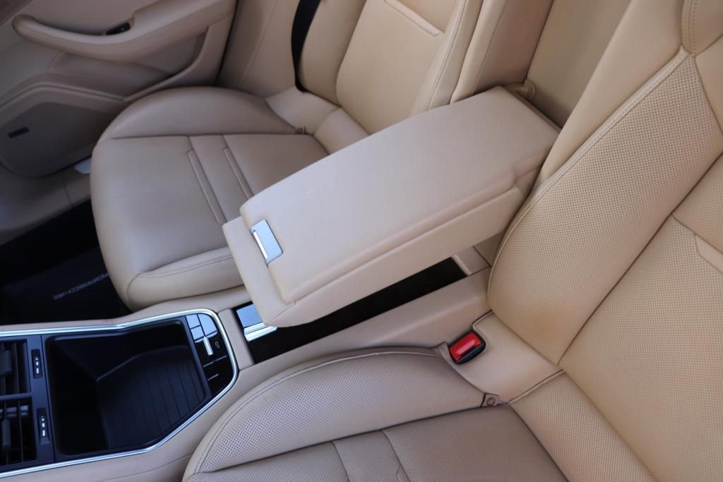 Used 2018 Porsche Panamera 4 image 64