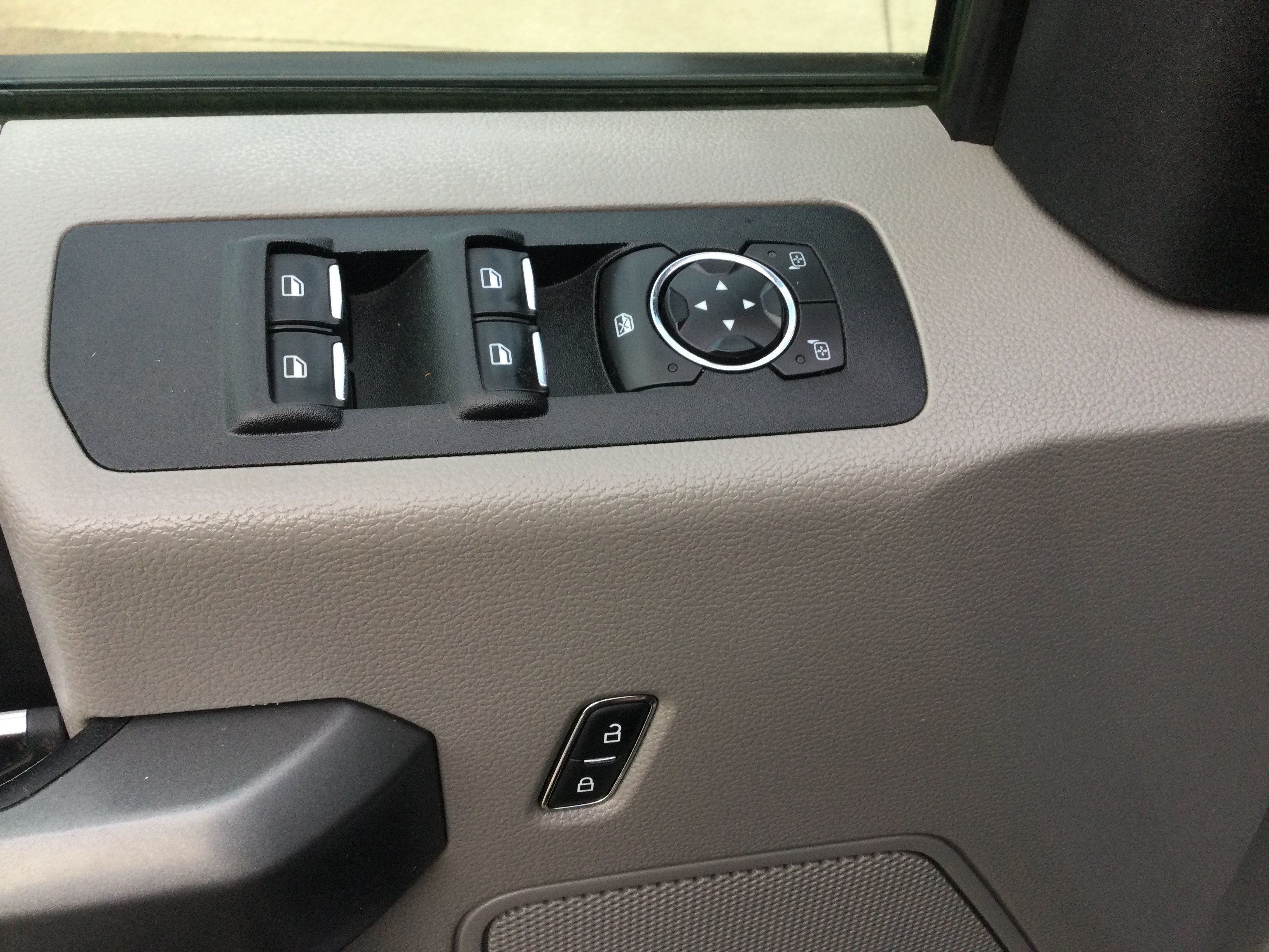 Used 2018 Ford F150 XLT w/ Equipment Group 302A Luxury AWD/4WD image 9