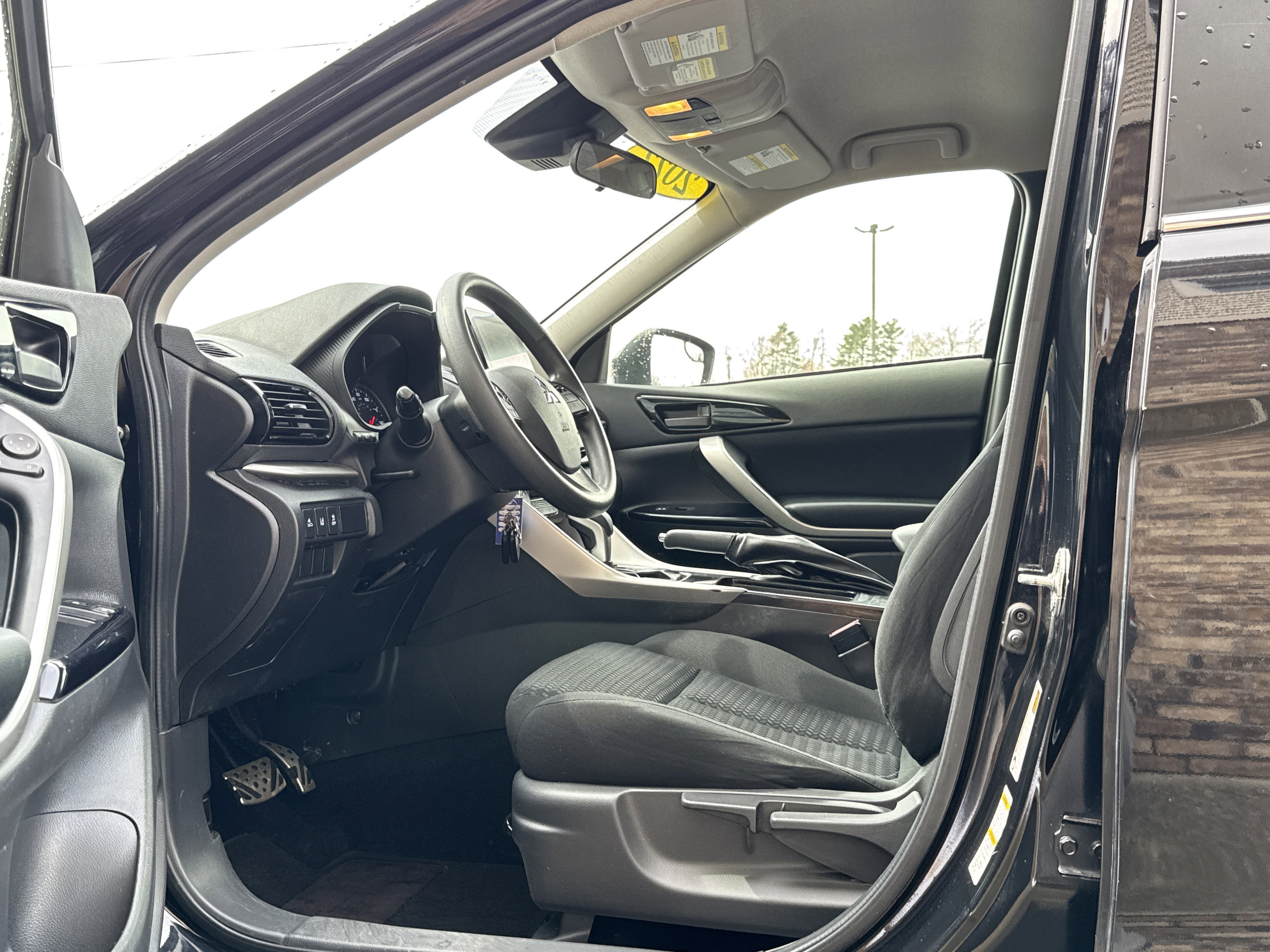 Used 2022 Mitsubishi Eclipse Cross LE image 9