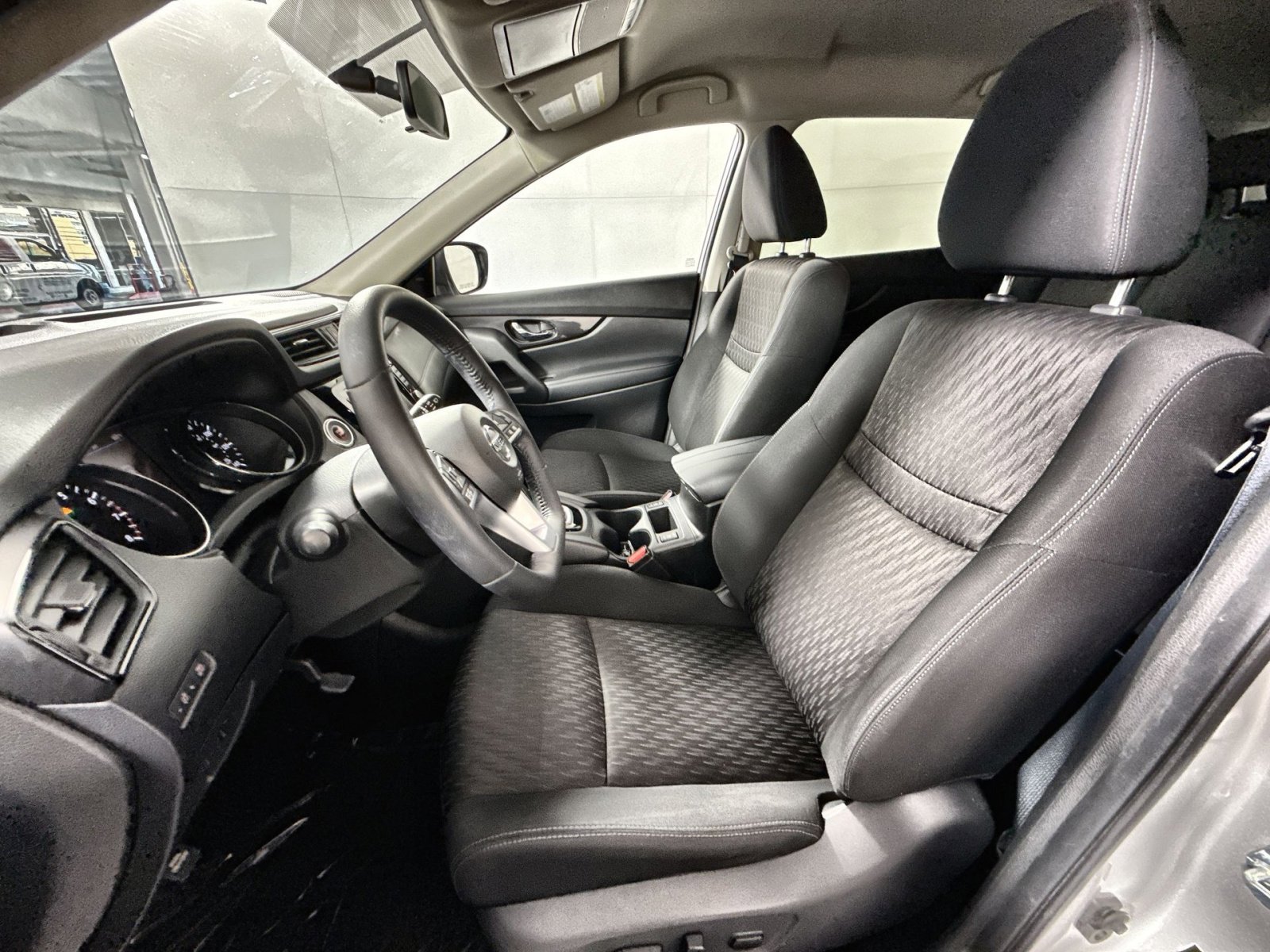 Used 2018 Nissan Rogue SV image 13