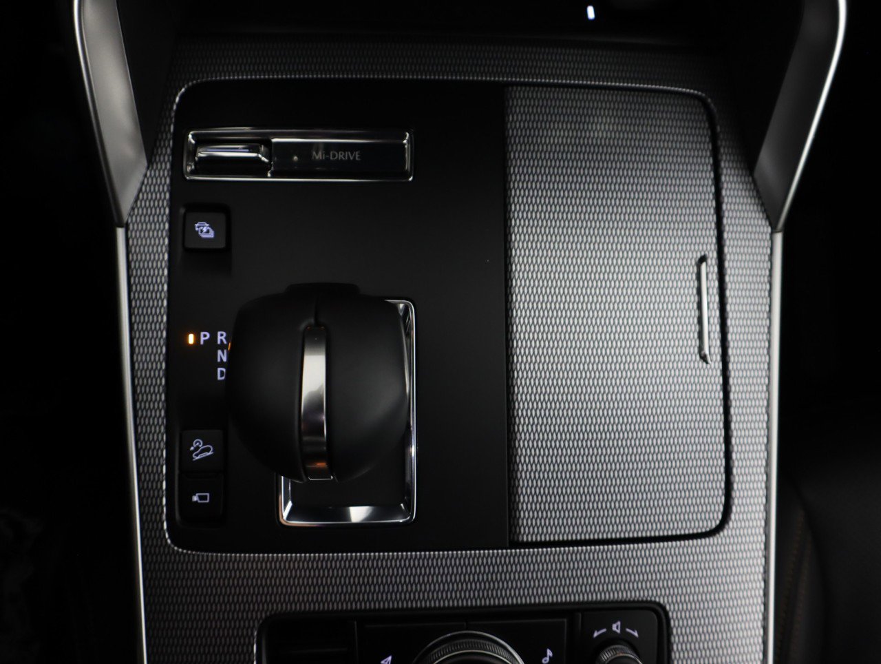 Used 2025 MAZDA CX-90 Plug-In Hybrid w/ Premium Plus image 25