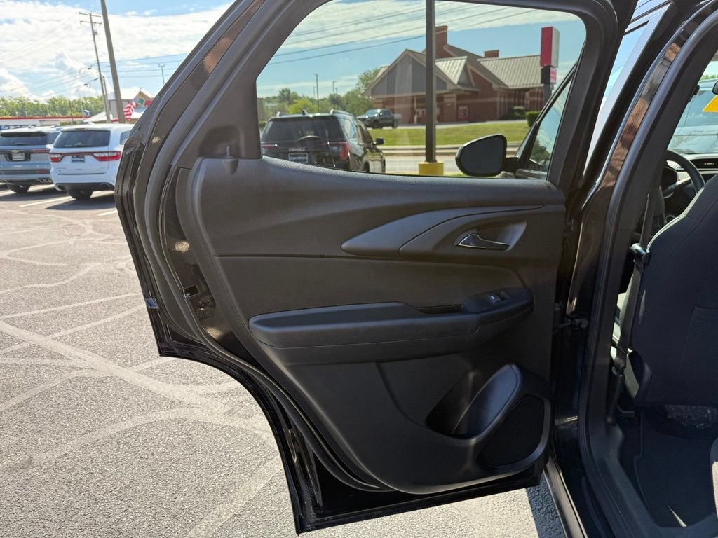 Used 2023 Chevrolet TrailBlazer LT AWD/4WD image 12