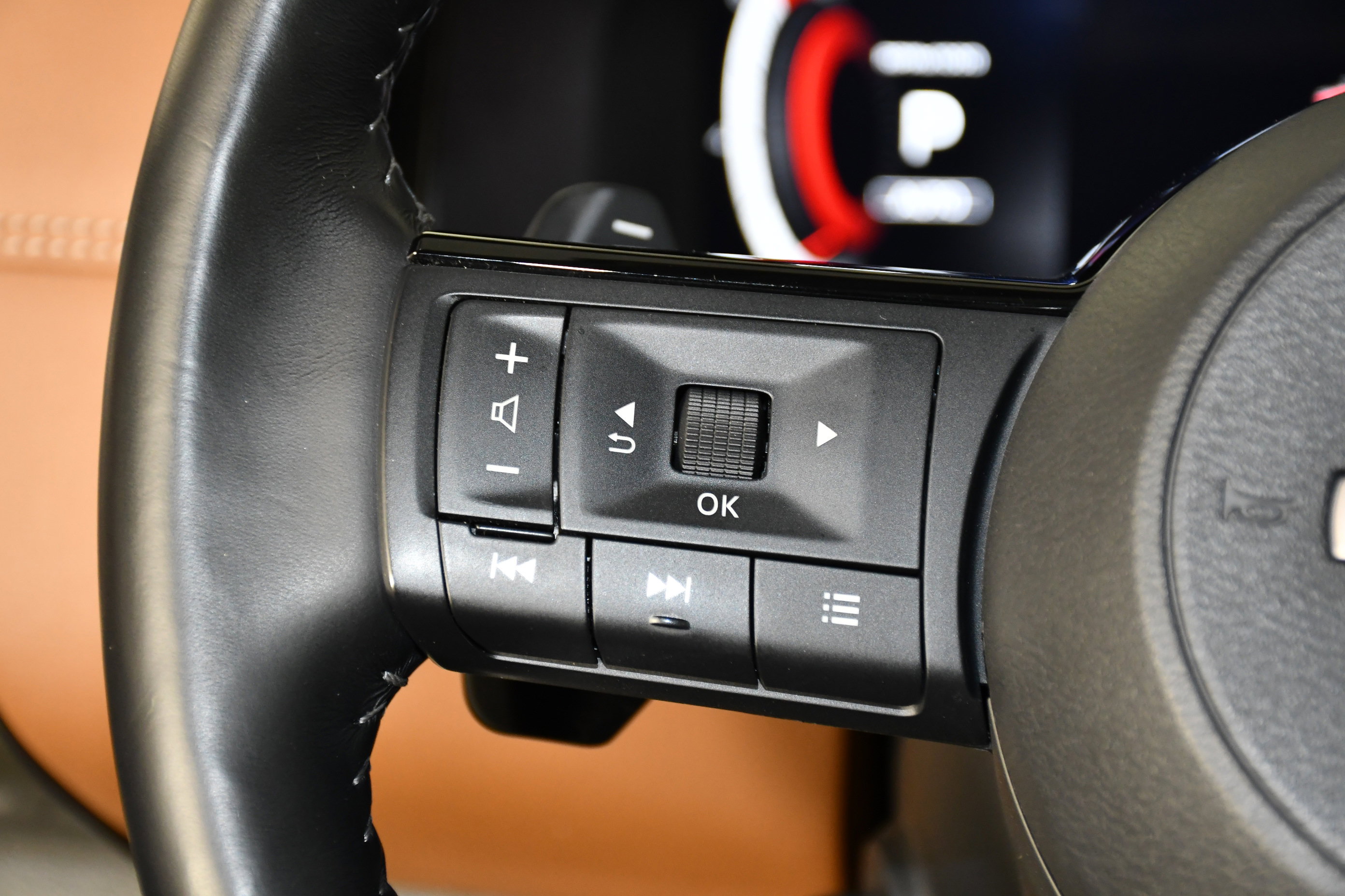 Used 2023 Nissan Pathfinder Platinum image 21