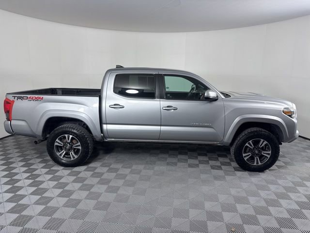 Used 2019 Toyota Tacoma TRD Sport image 2