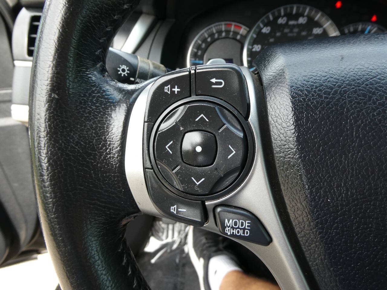 Used 2012 Toyota Camry SE FWD image 12