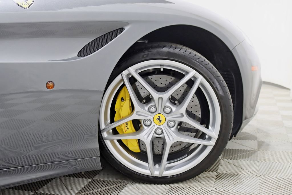 Used 2016 Ferrari California T image 13