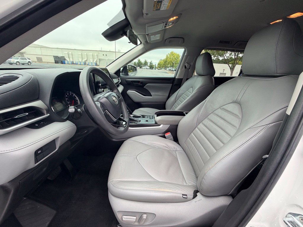 Used 2021 Toyota Highlander L FWD image 26