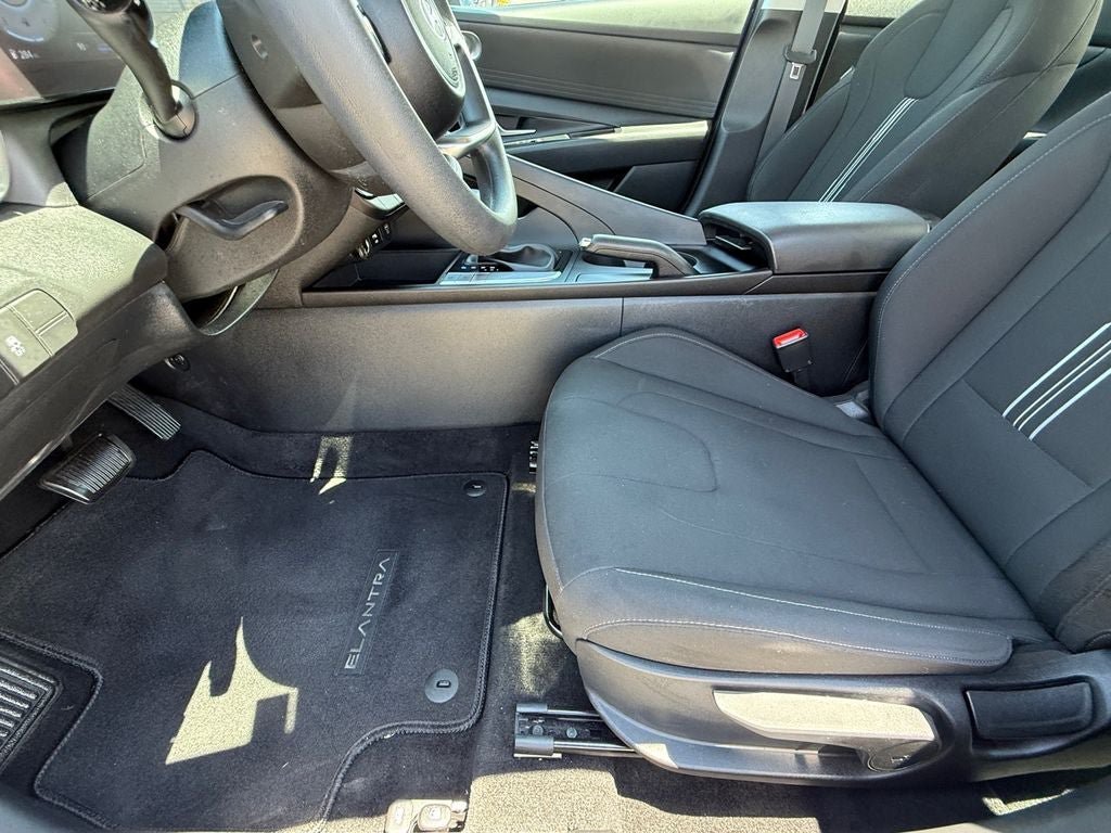Used 2024 Hyundai Elantra SEL FWD image 12