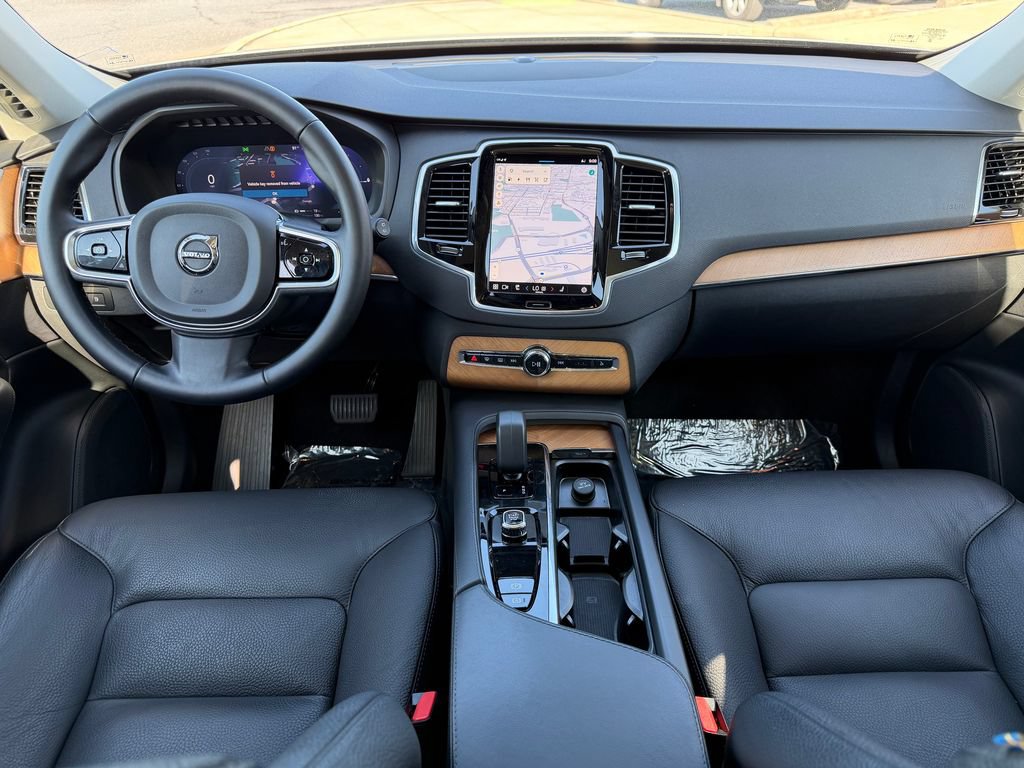 Used 2025 Volvo XC90 T8 Plus w/ Protection Package Premier AWD/4WD image 3