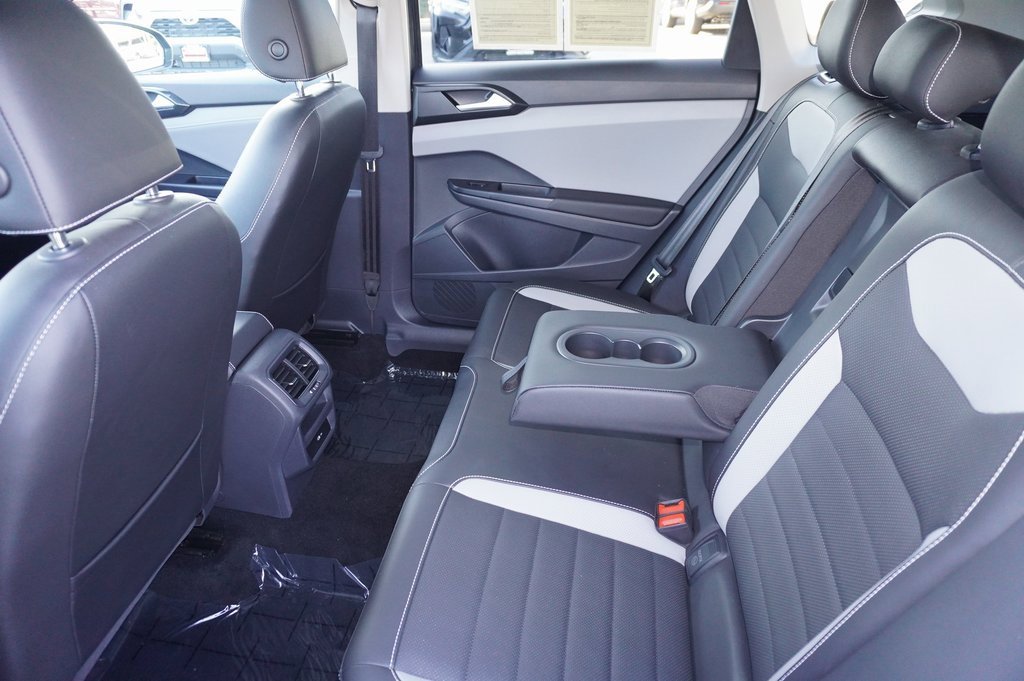 Used 2023 Volkswagen Taos SEL image 10