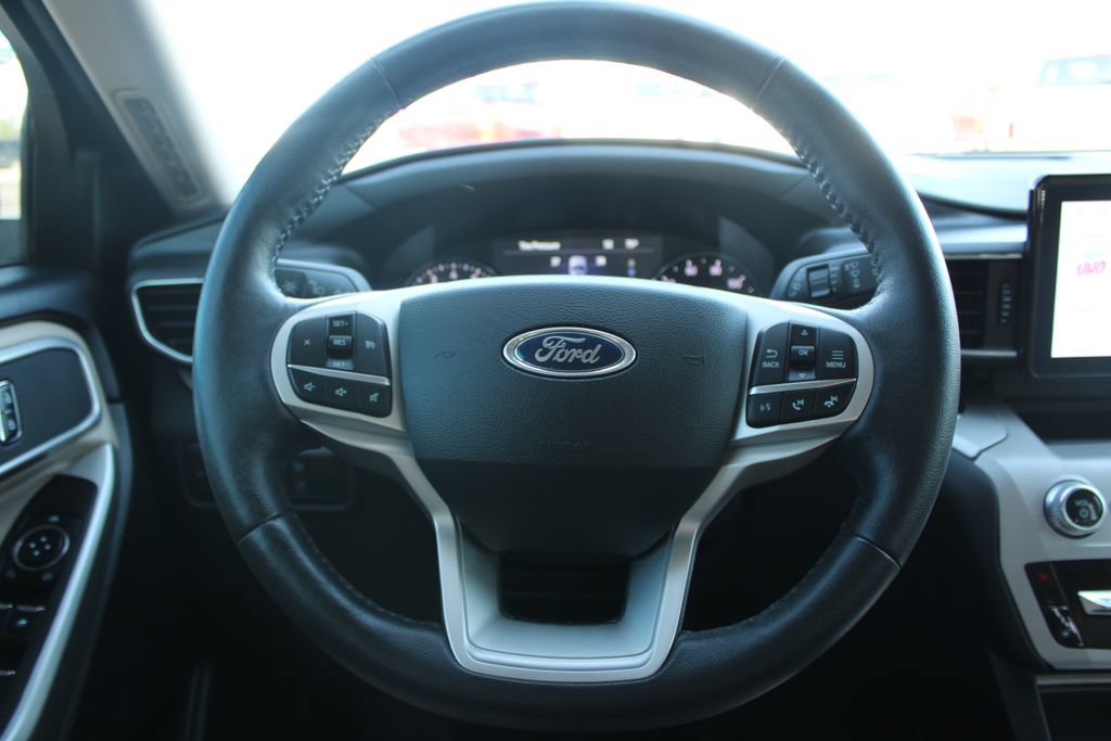 Used 2023 Ford Explorer XLT w/ Equipment Group 202A AWD/4WD image 34
