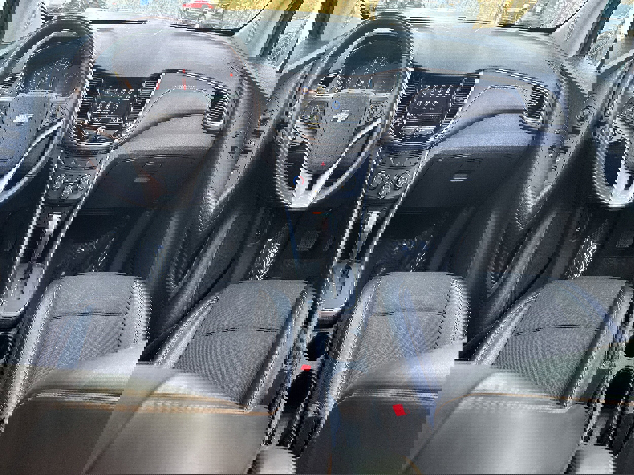 Used 2019 Chevrolet Trax LT w/ LT Convenience Package image 14