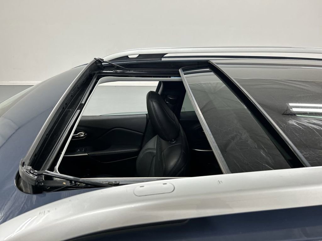 Certified 2021 Jeep Cherokee Limited AWD/4WD image 19