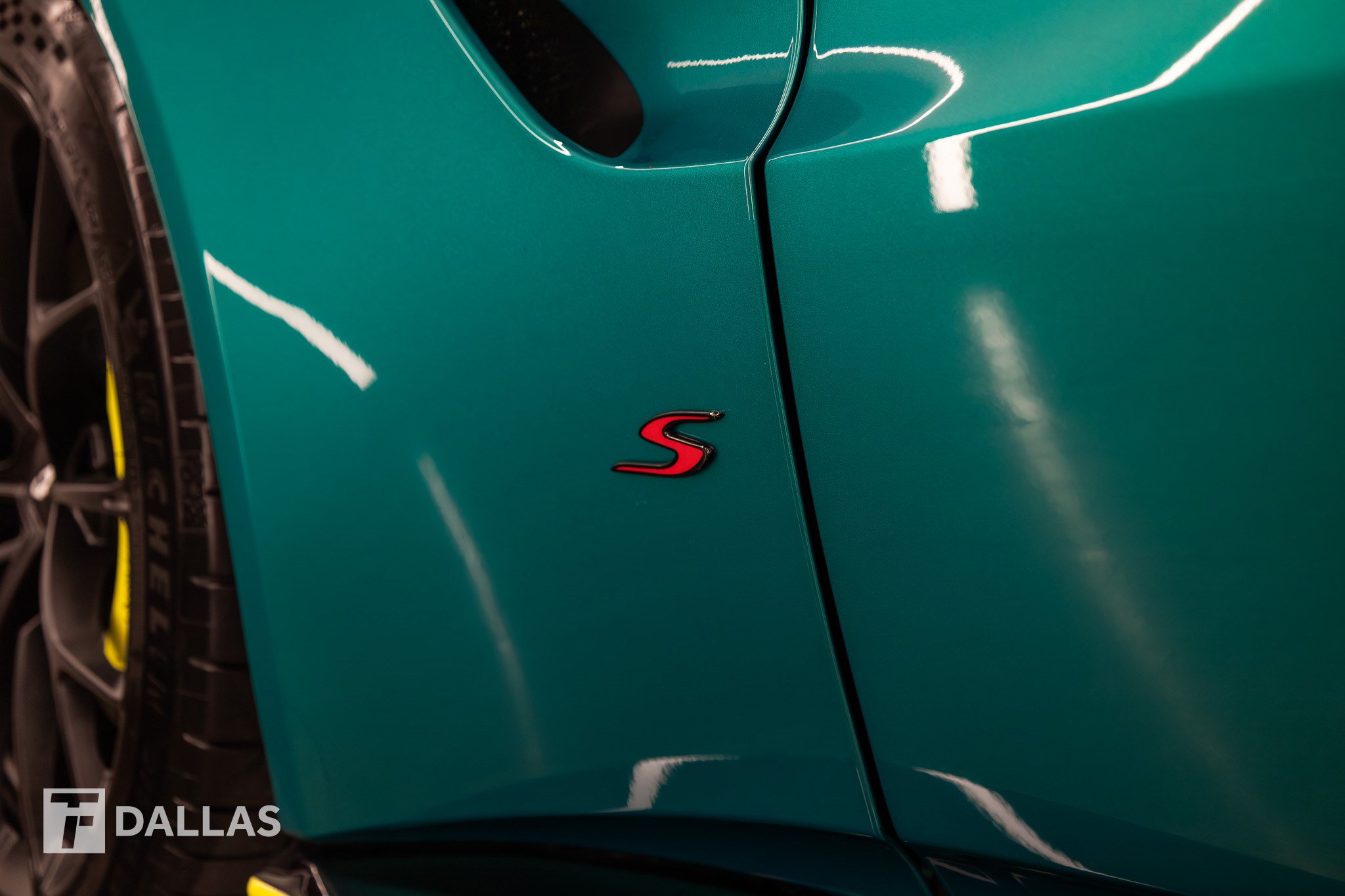 Used 2026 Aston Martin V8 Vantage S RWD image 22