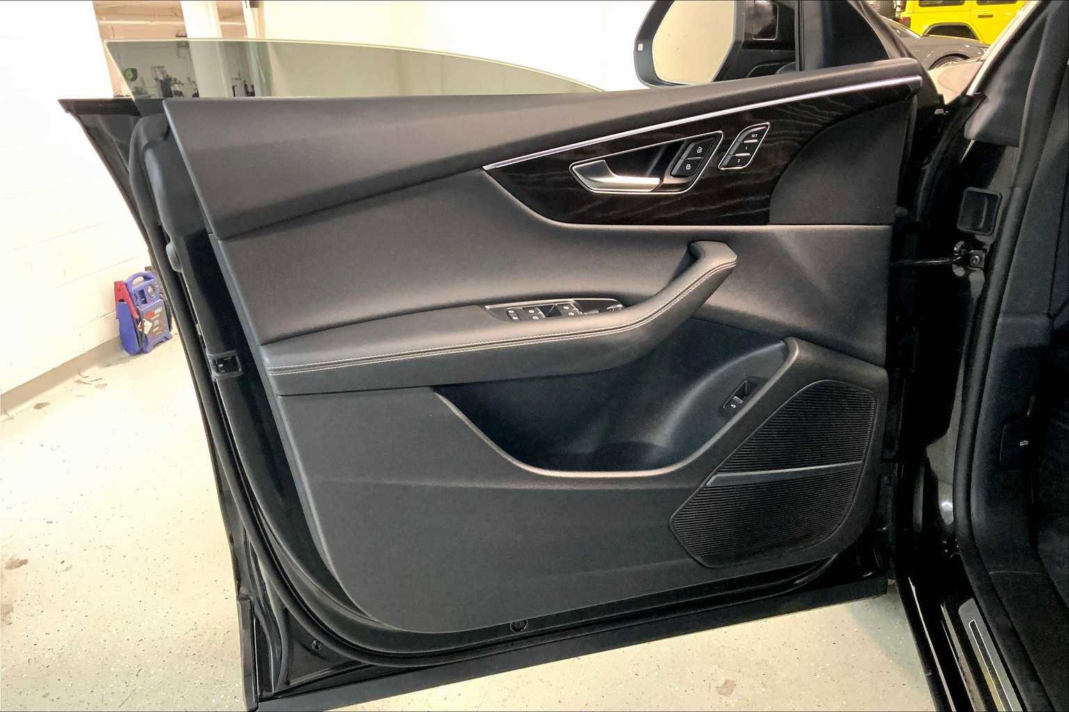 Used 2023 Audi Q8 Prestige image 21