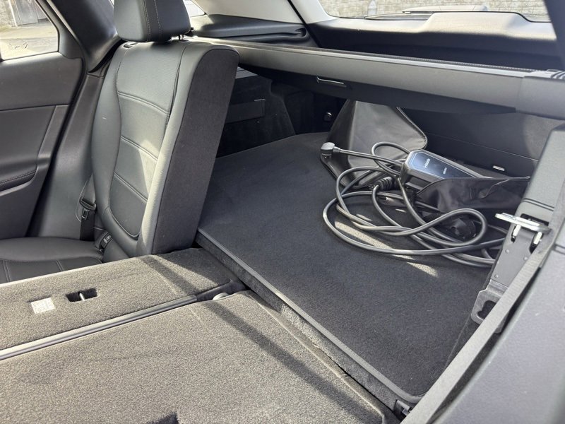 Used 2025 Mercedes-Benz GLC 350e 4MATIC image 43